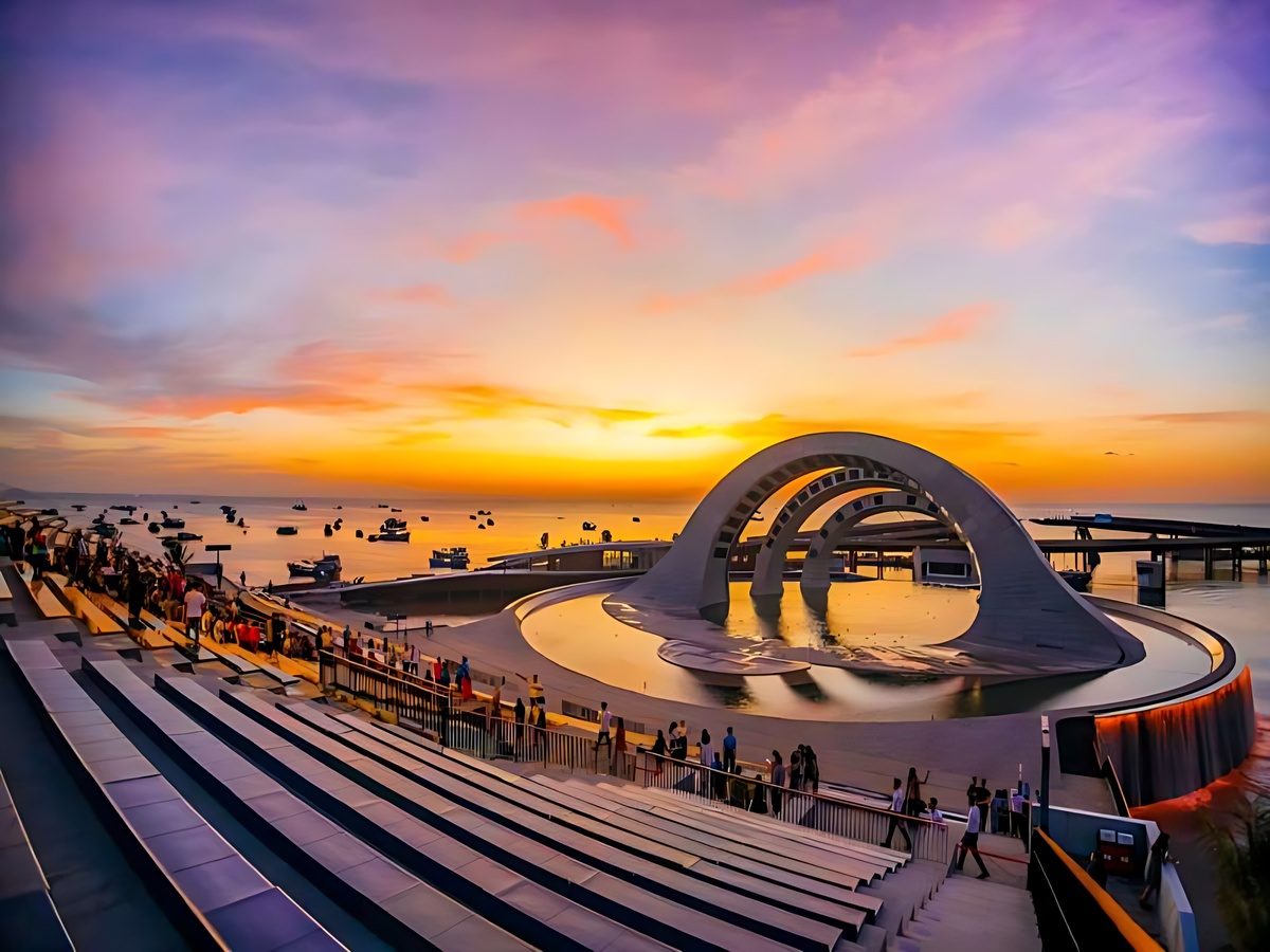 Quảng trường gần cầu Hôn vào hoàng hôn