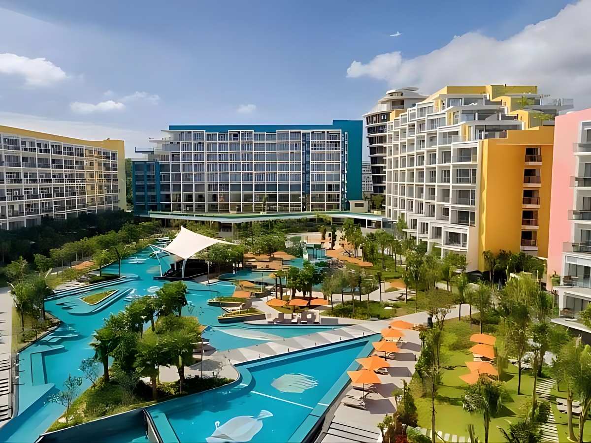 Hồ bơi với hình dạng lạ mắt nằm trong Premier Residences Phu Quoc Emerald Bay