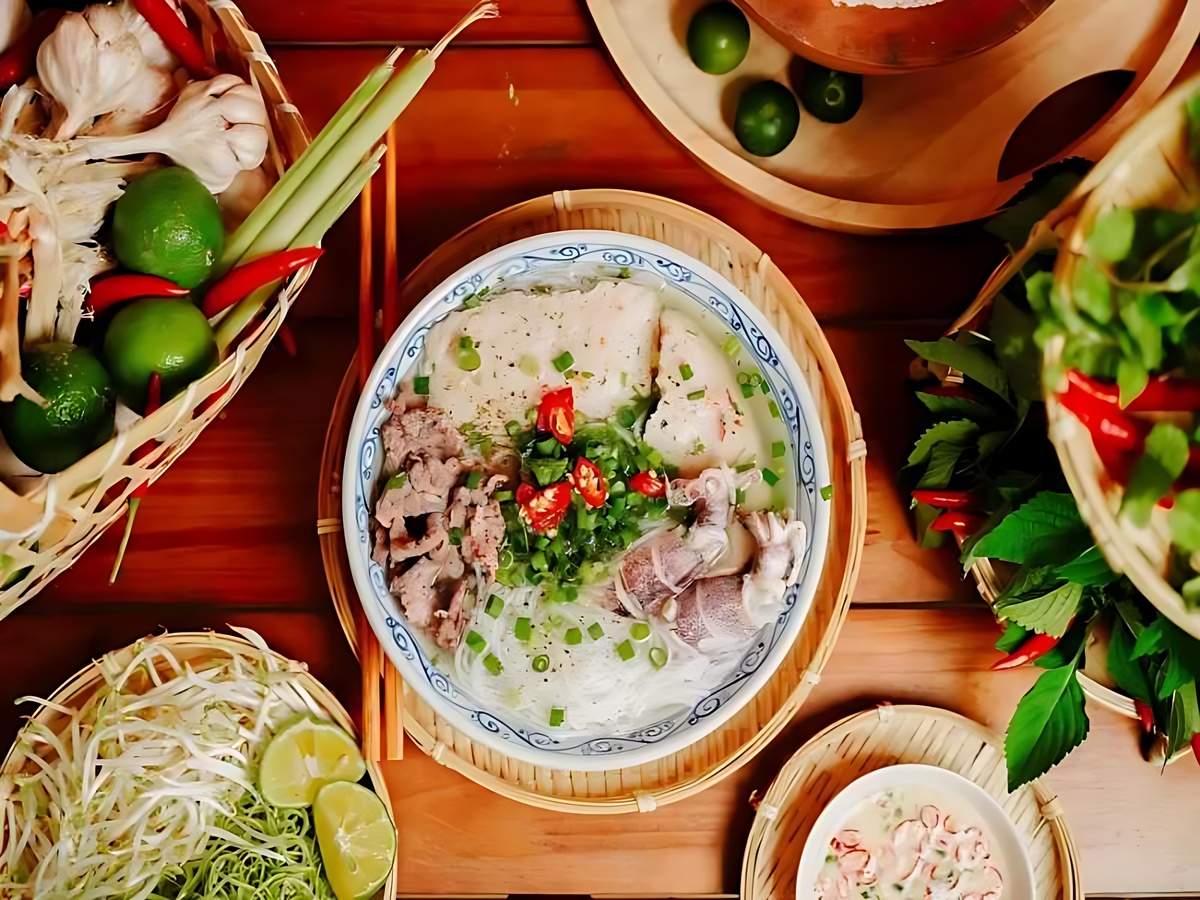 Ẩm thực Phú Quốc đa dạng với hải sản tươi sống và món đặc trưng hấp dẫn.