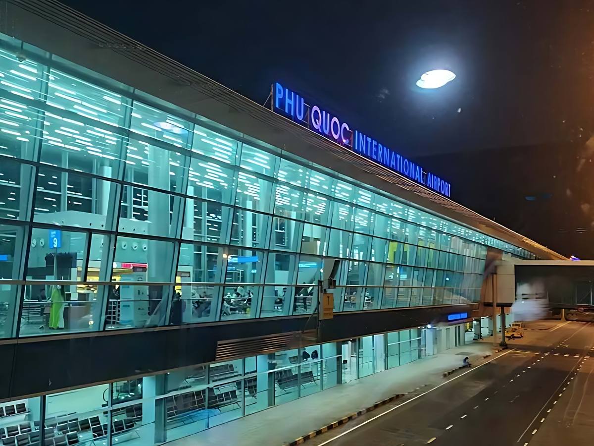 Giá vé rẻ nhưng giờ bay bất tiện có thể ảnh hưởng lịch trình và phát sinh chi phí.