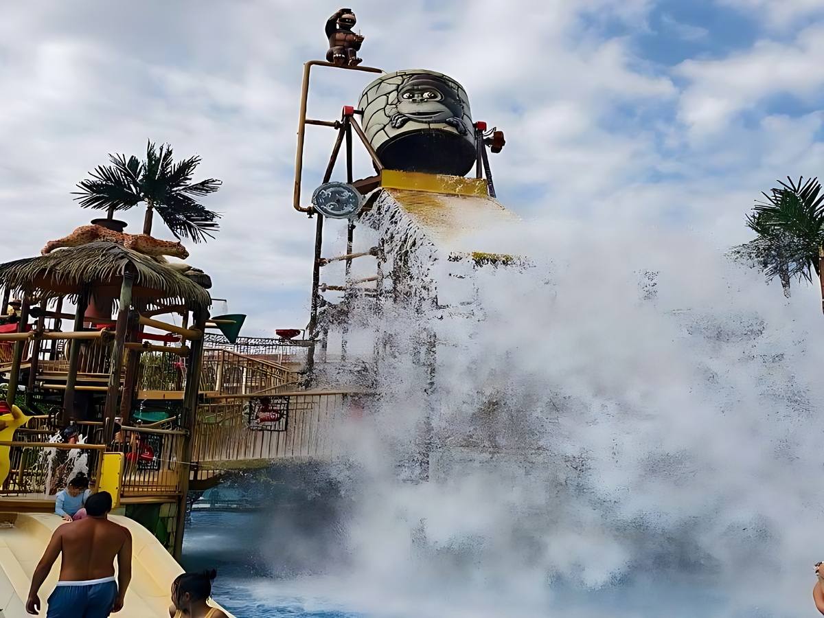Sun World Hon Thom Nam đảo, công viên nước Aquatopia rộng lớn, trò chơi phong phú.