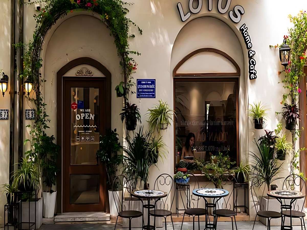 Lotus Home Phú Quốc, homestay kết hợp quán cà phê decor nhẹ nhàng.