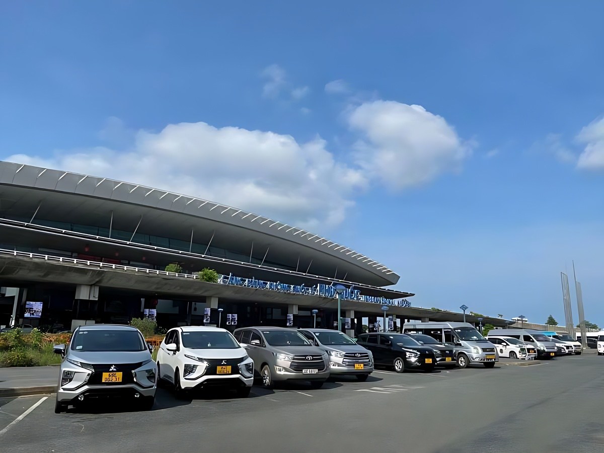 Taxi truyền thống tại sân bay Phú Quốc là phương tiện phổ biến di chuyển nhanh đến Dương Đông.