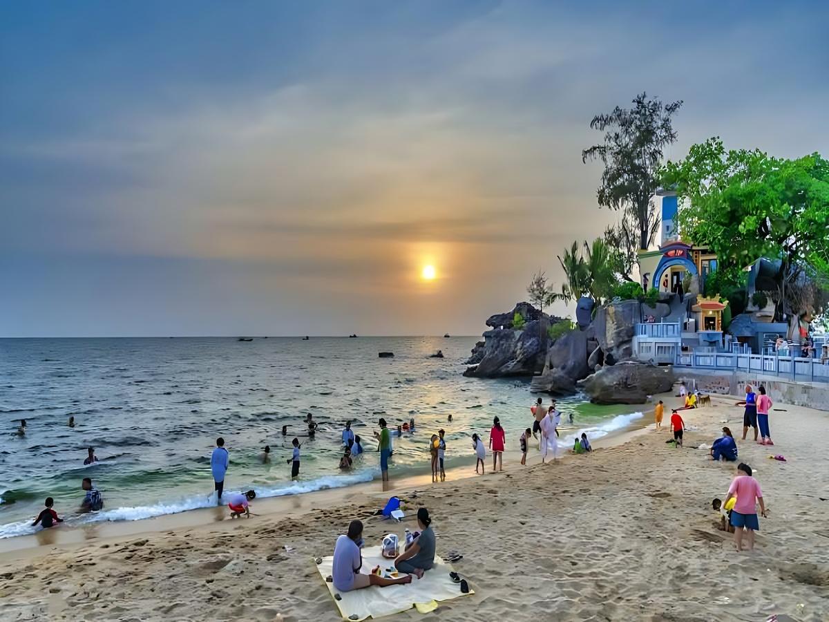 Cảnh quan Dinh Cậu Phú Quốc, kết hợp thiên nhiên và kiến trúc độc đáo