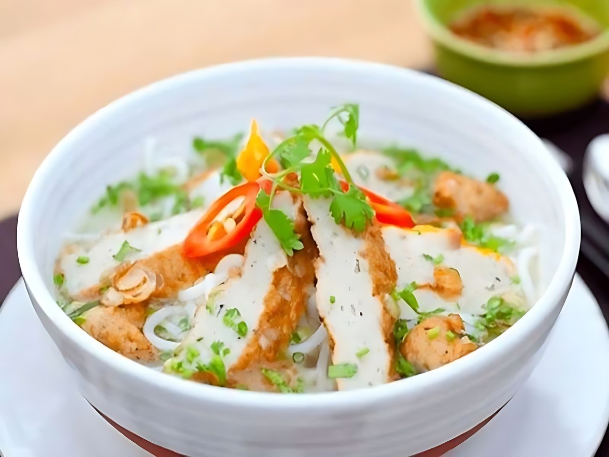 Bánh canh chả cá Phú Quốc, món ăn sáng quen thuộc với hương vị đậm đà