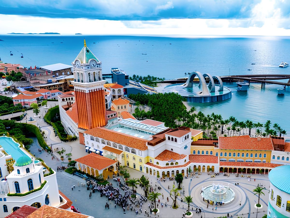 La Festa Phu Quoc – Curio Collection by Hilton offers a luxurious stay in the heart of Sunset Town. (Source: Collected)