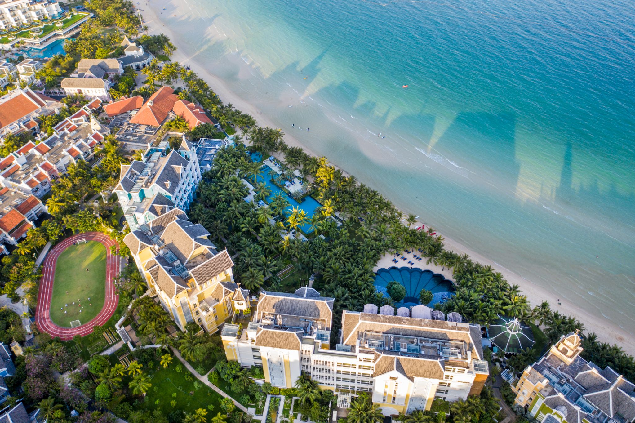 Những khu nghỉ dưỡng tại Bãi Kem - top 50 bãi biển đẹp nhất hành tinh, là một trong những lý do khiến khách quốc tế say mê Phú Quốc