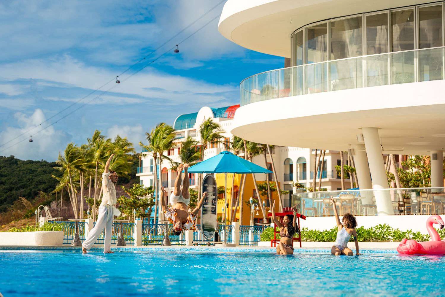 Thư giãn bên bờ biển cùng nhịp sống sôi động và hồ bơi vô cực tại Santo Beach Club – tọa độ “Instagrammable” mới tinh tại Hòn Thơm