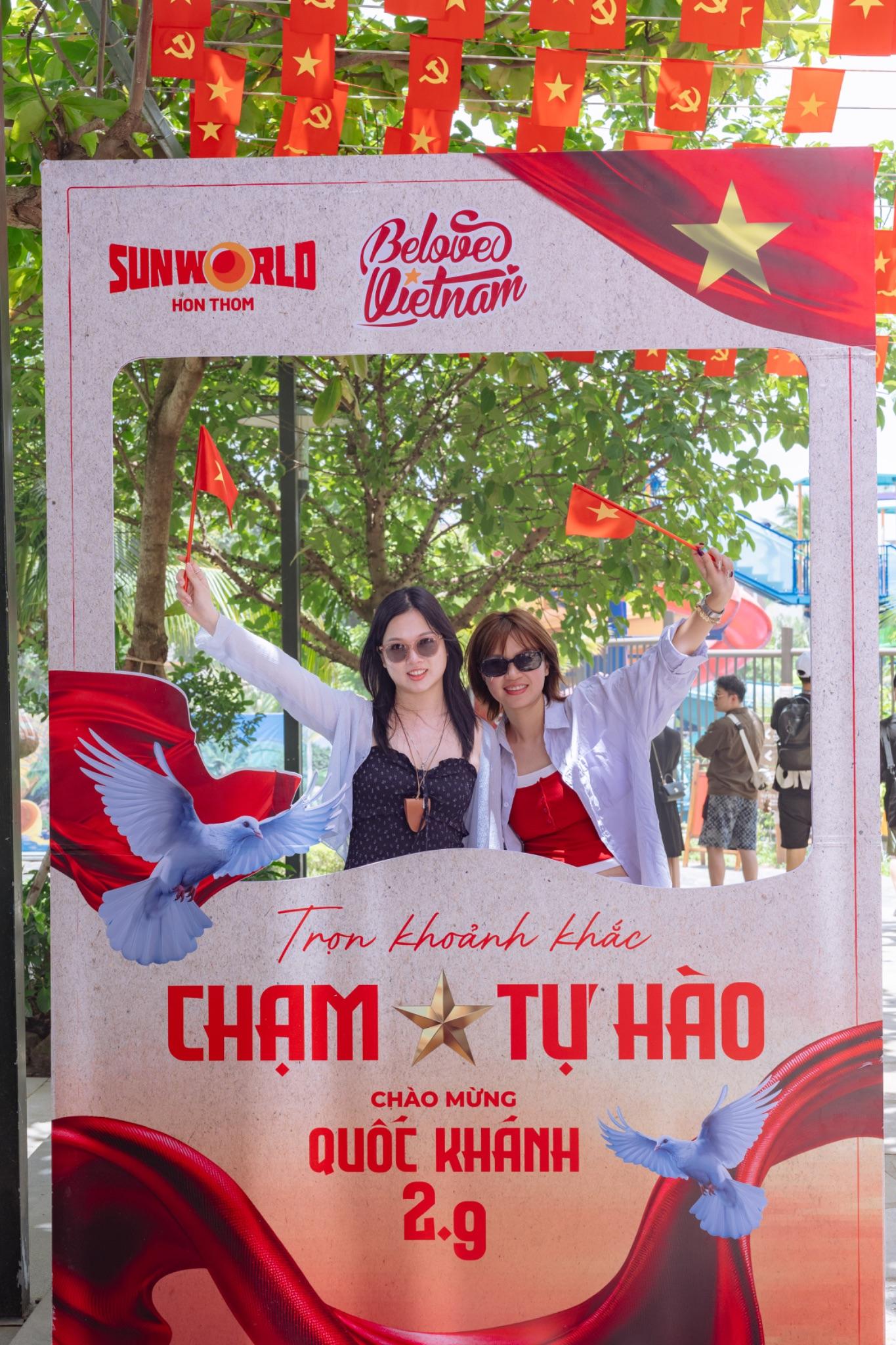 Từ Thị trấn Hoàng Hôn đến Hòn Thơm đều rợp cờ hoa chào mừng Đại lễ 2/9