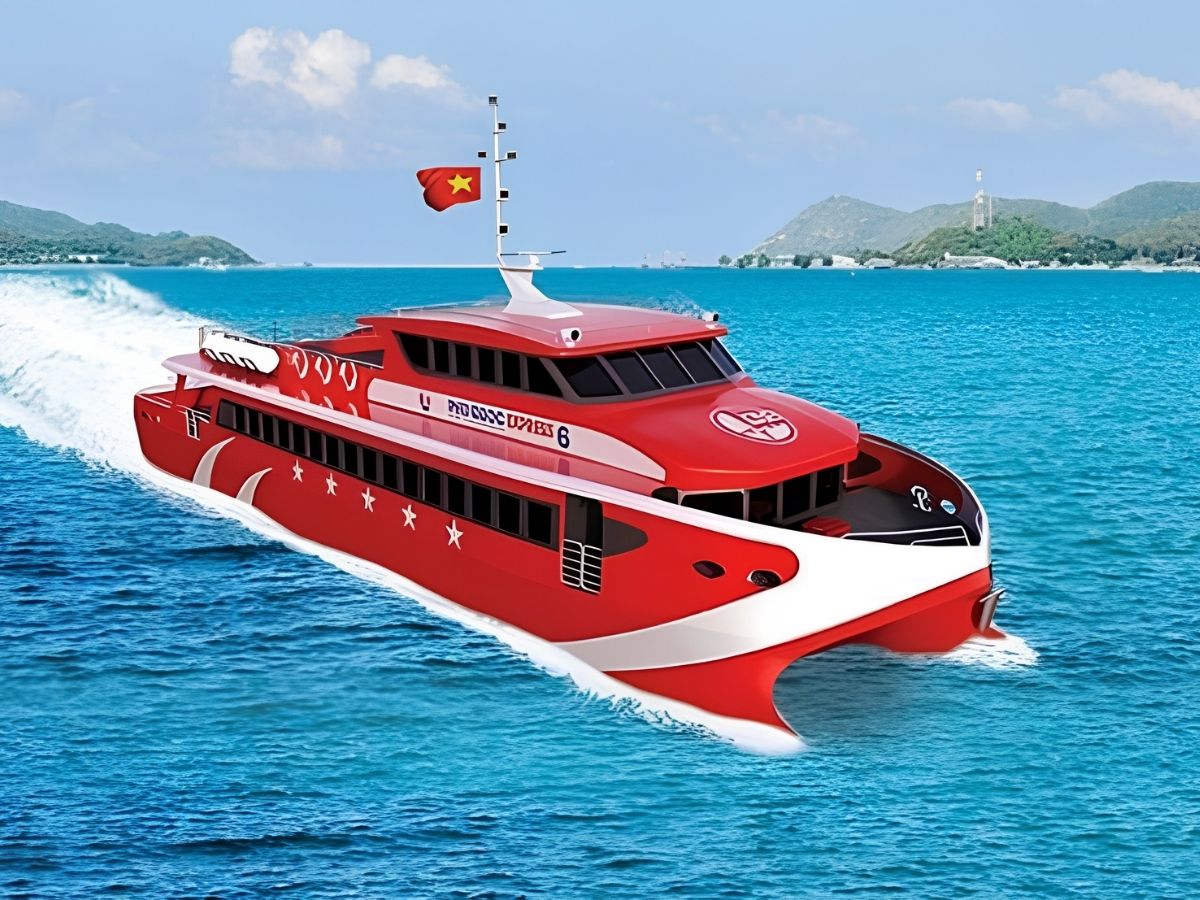 Tàu cao tốc đưa du khách vượt biển, bắt đầu hành trình khám phá Phú Quốc.