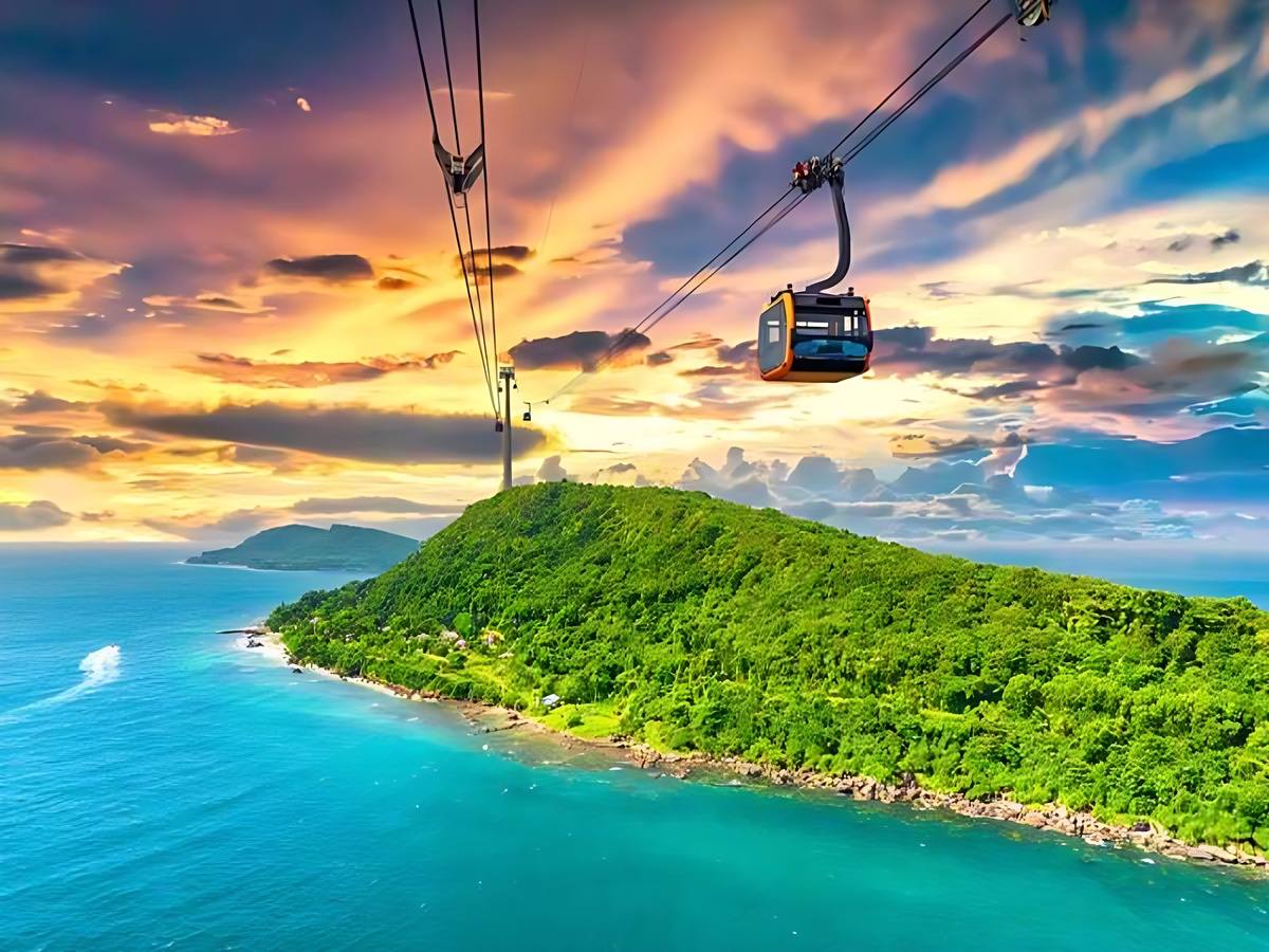 Cabin cáp treo băng qua biển xanh giữa quần đảo An Thới cực đẹp