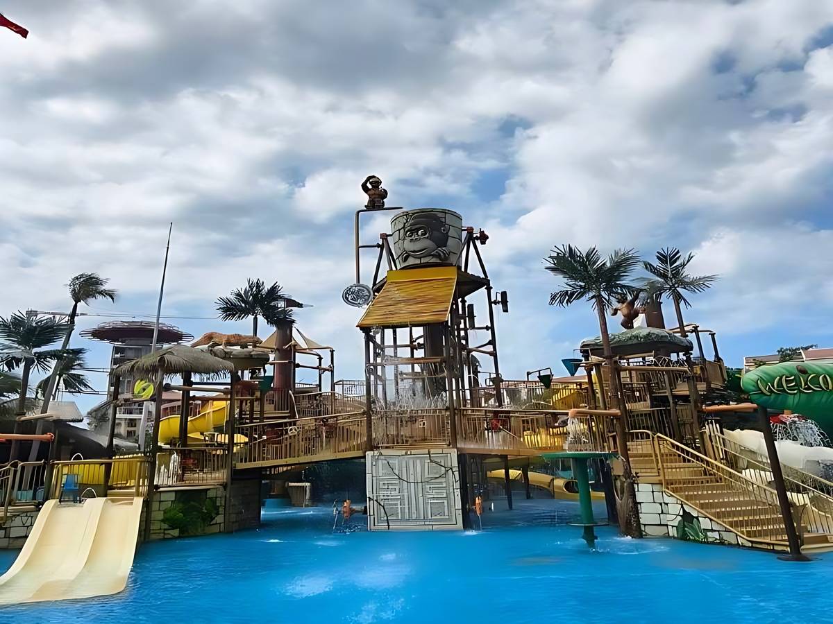 Visitors enjoy exciting water rides at Aquatopia Phu Quoc.
