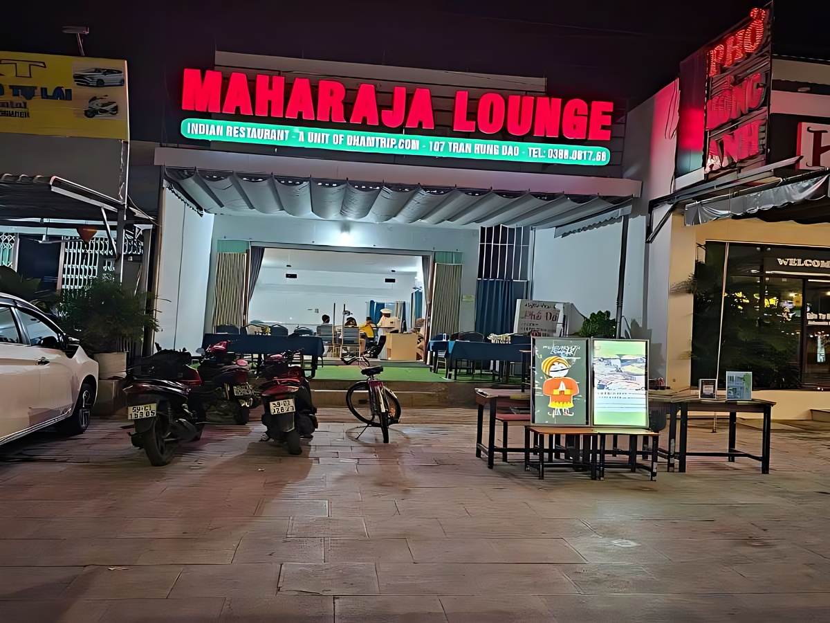Maharaja Lounge Phú Quốc nổi bật với món Ấn và dịch vụ chuyên nghiệp.