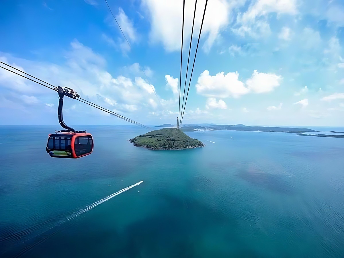 Visitors enjoy the Sun World Hon Thom cable car while admiring the lush green islands.