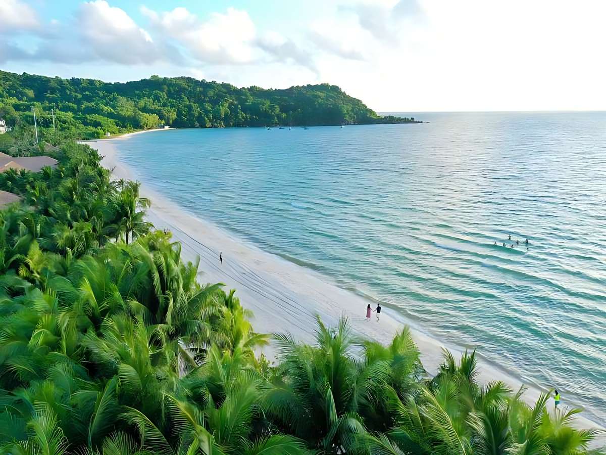 Bãi Kem mang đến không gian nghỉ dưỡng riêng tư yên tĩnh.
