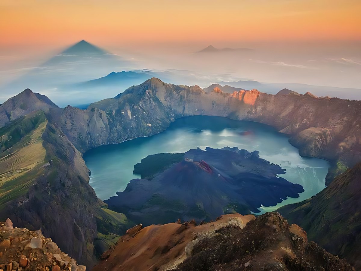 Đảo Lombok với cảnh quan tự nhiên và núi Rinjani