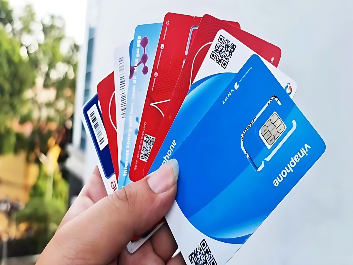 Du khách mua sim du lịch tại sân bay Phú Quốc