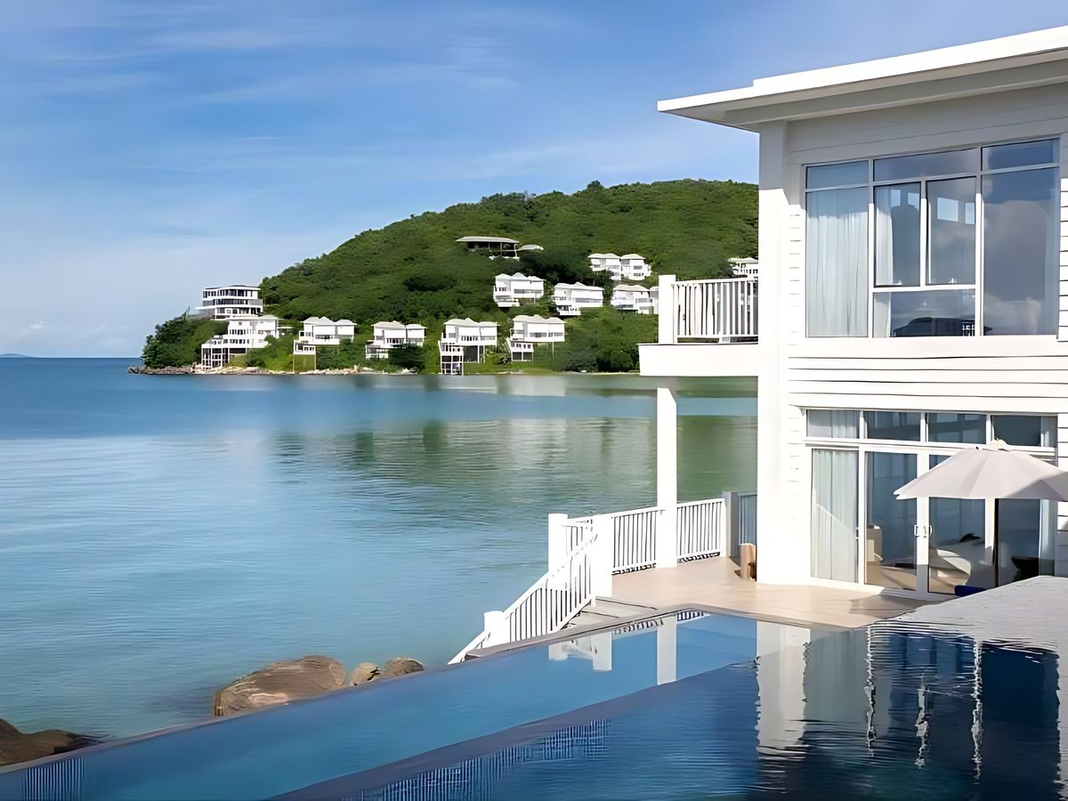 Hồ bơi hướng biển tại Premier Village Phu Quoc Resort