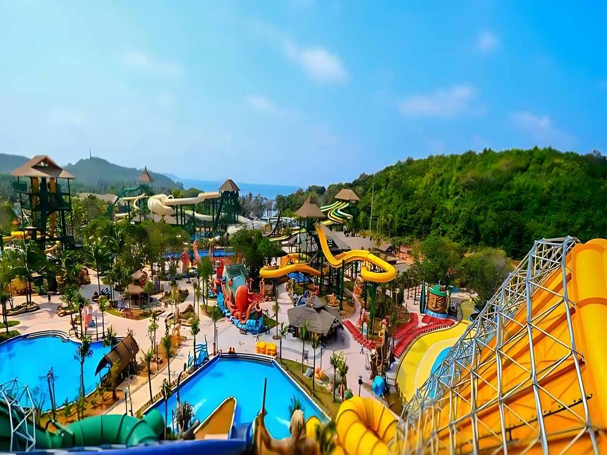 Công viên nước Aquatopia với nhiều đường trượt
