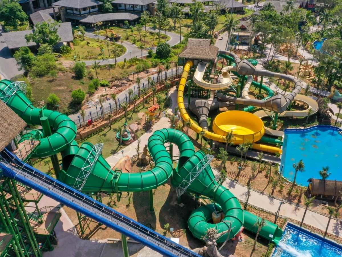 Đường trượt xoắn tại Aquatopia
