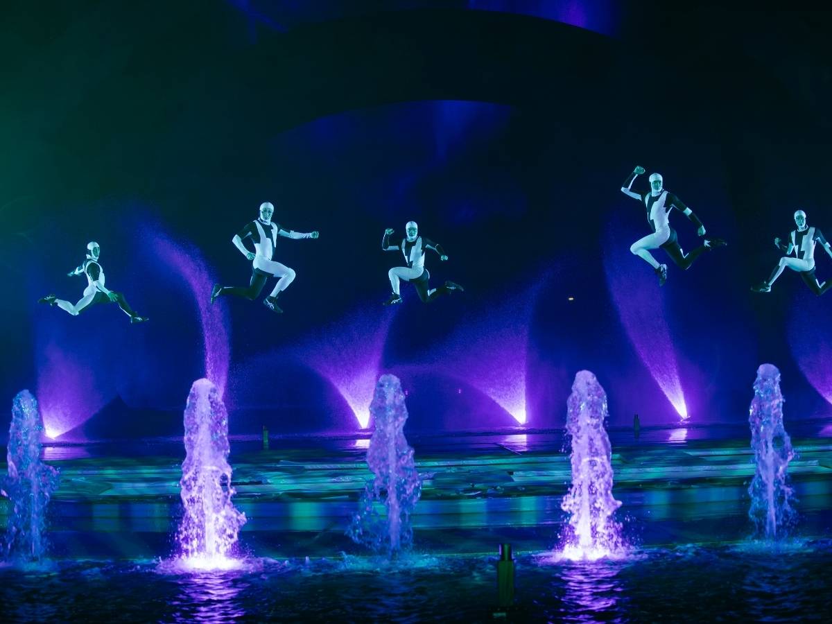 Khán giả xem show tại Thị trấn Hoàng Hôn