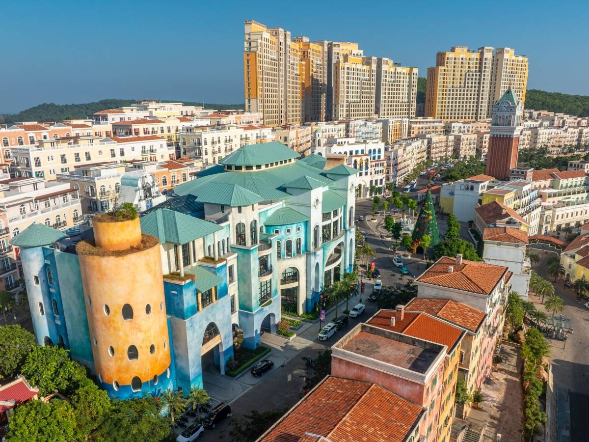 Kết hợp ảnh ban ngày và phố đêm tại Sunset Town