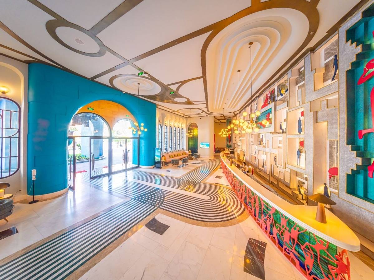 Góc chụp biển và Cầu Hôn tại Sunset Town