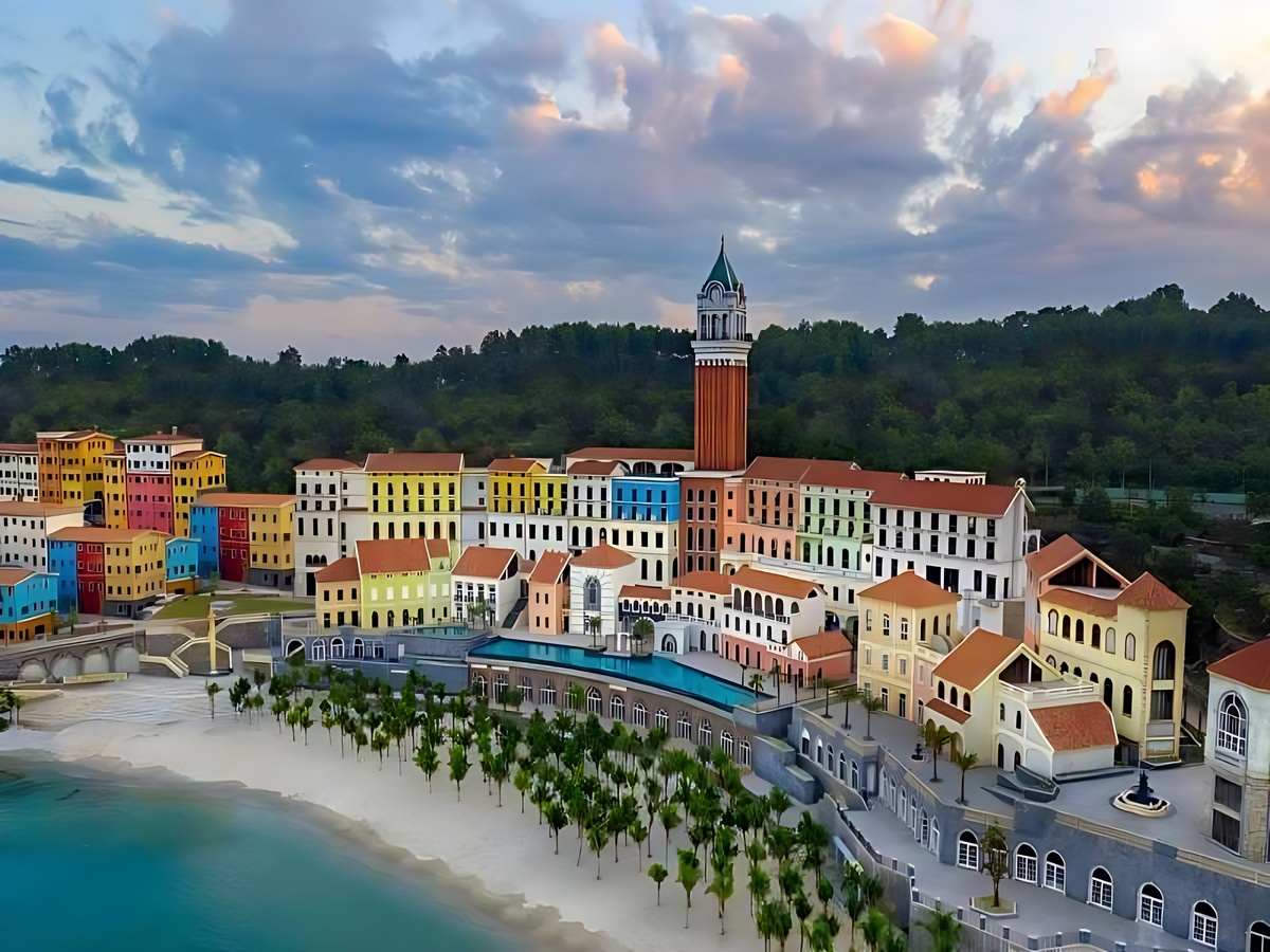 Không gian Sunset Town vào buổi sáng
