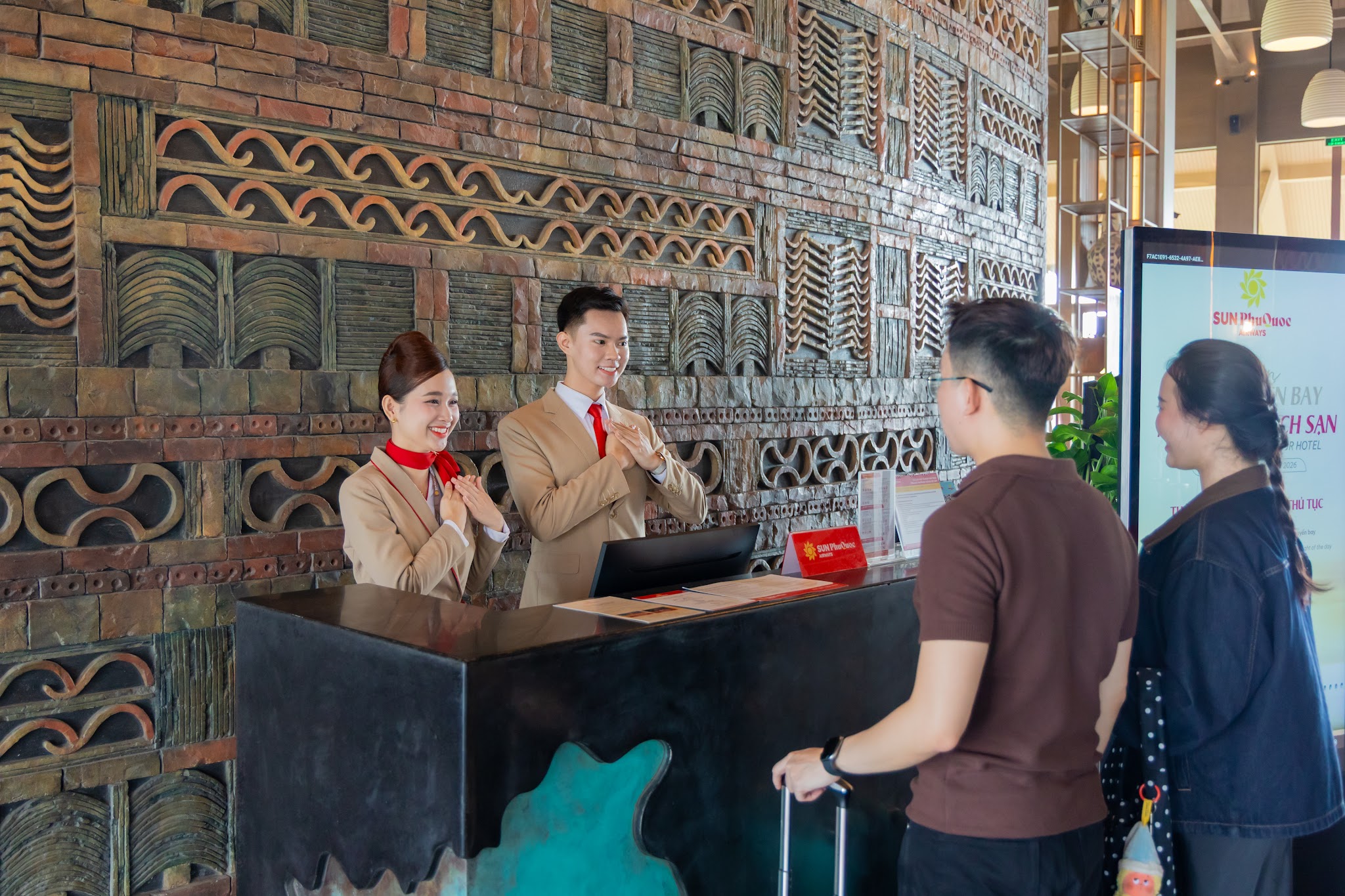Hành khách của Sun PhuQuoc Airways có thể làm thủ tục bay và gửi hành lý ngay tại khách sạn La Festa Phu Quoc - Curio Collection by Hilton và New World Phu Quoc Resort trước khi ra sân bay