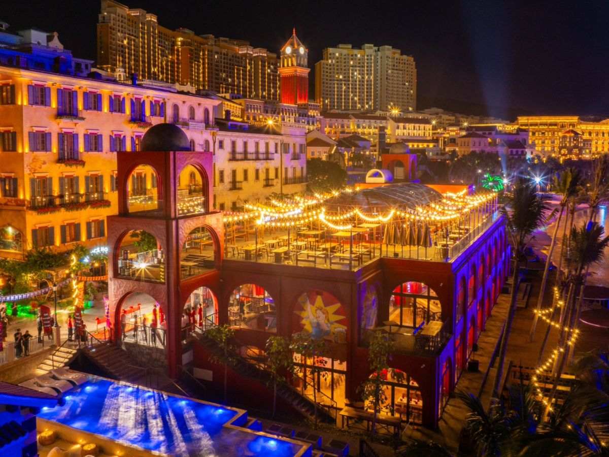 Sunset Town Phú Quốc rực sáng về đêm