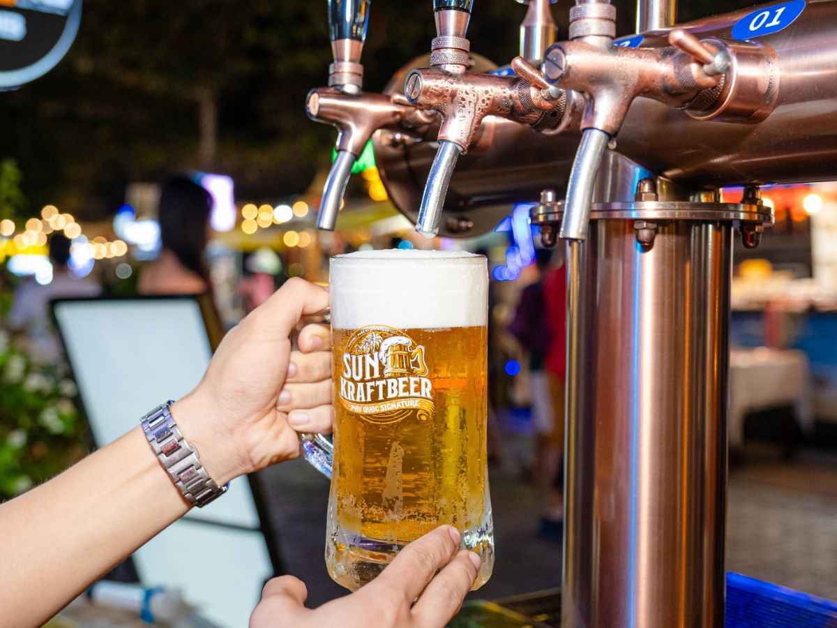 Ly Sun KraftBeer mát lạnh tại quầy bia