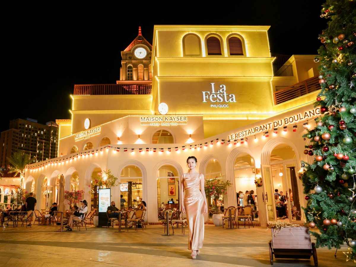 Eric Kayser giữa không gian lễ hội Sunset Town