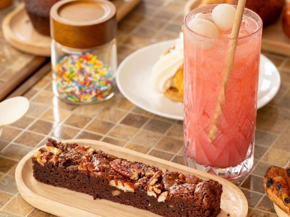 Taste Of Love dùng cùng bánh brownie tại Eric Kayser