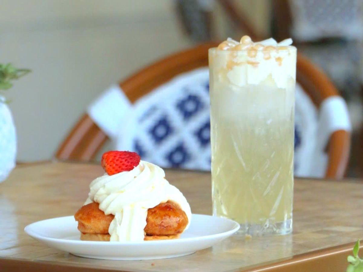 Bánh ngọt và soda trái cây tại Eric Kayser