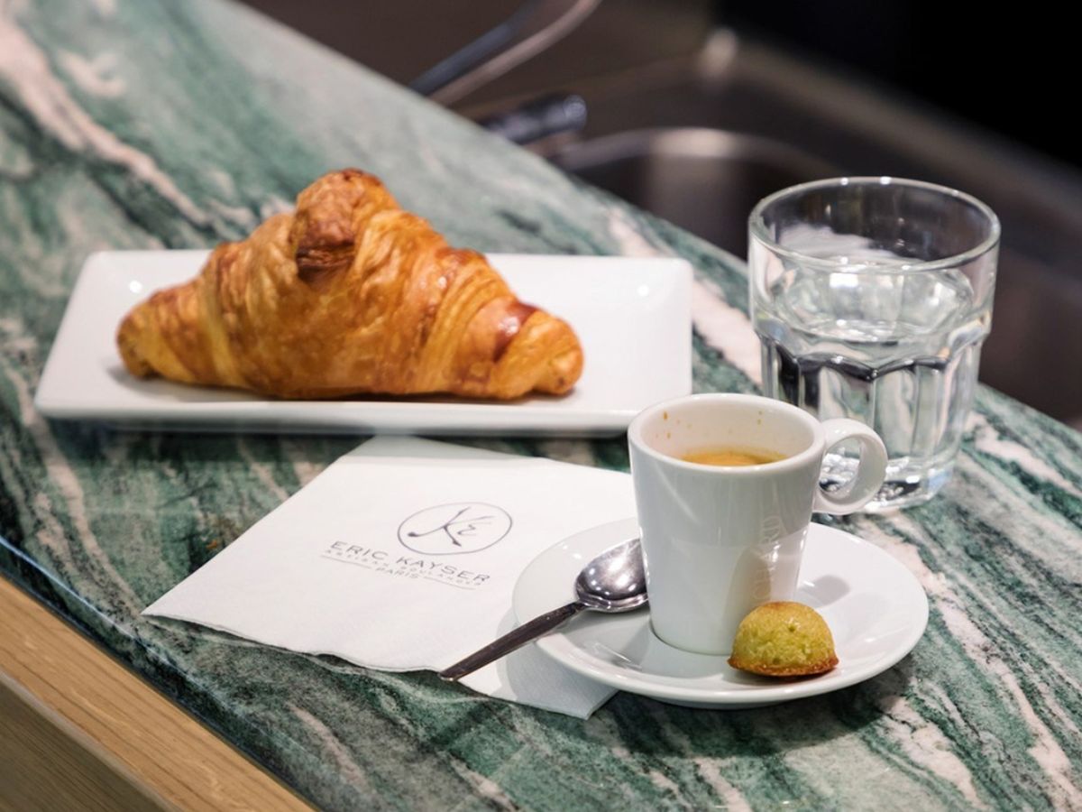 Croissant và espresso Eric Kayser