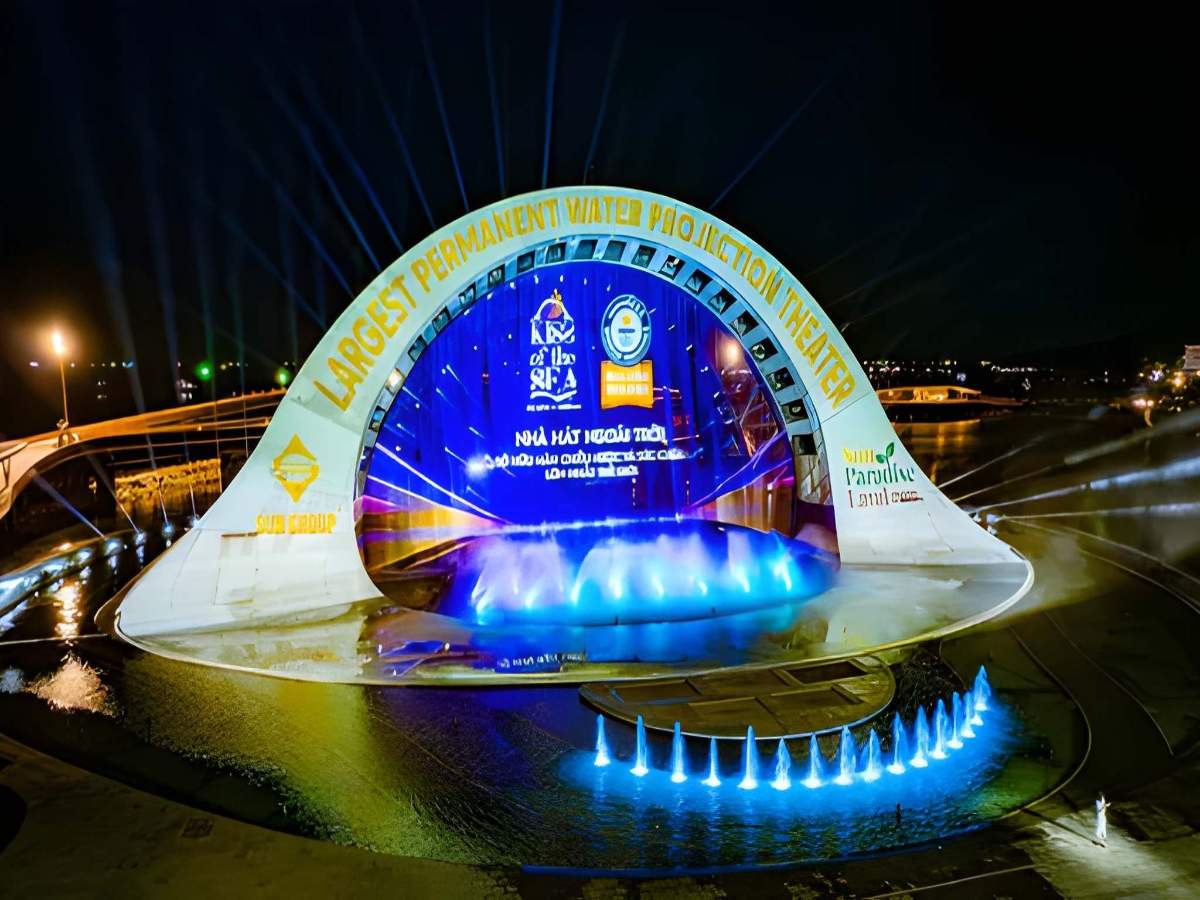Thị trấn Hoàng Hôn với pháo hoa và show diễn