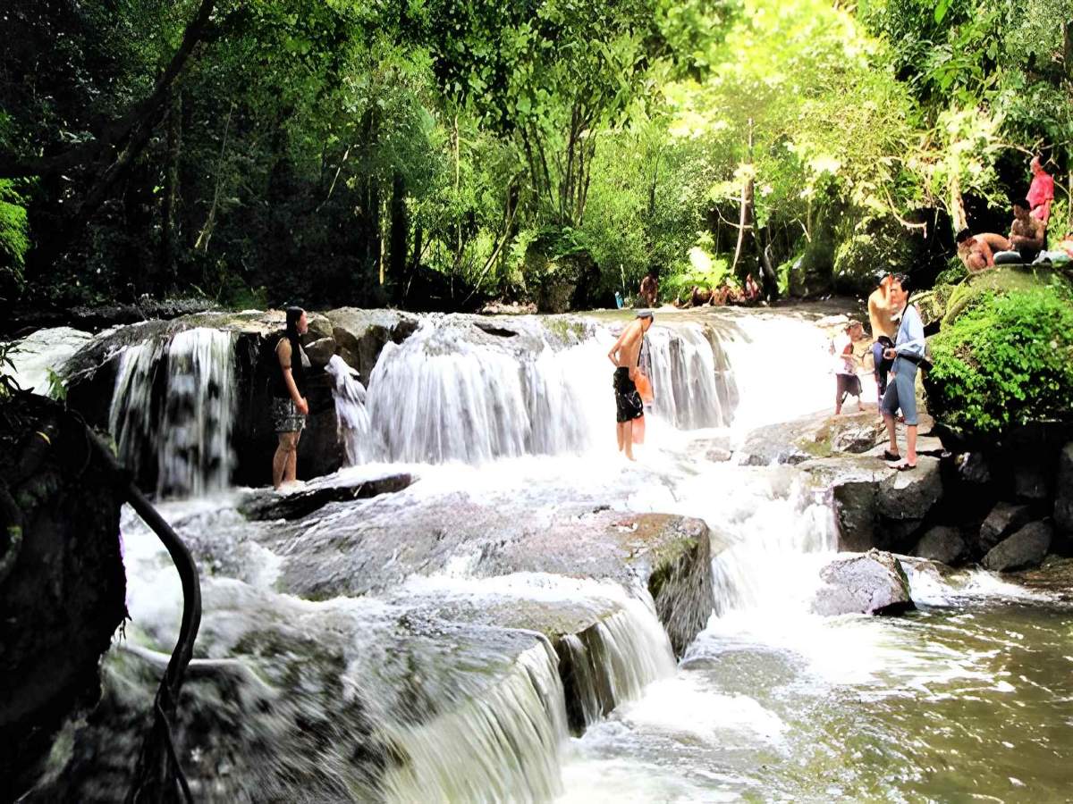 Du khách picnic tại Suối Tranh Phú Quốc