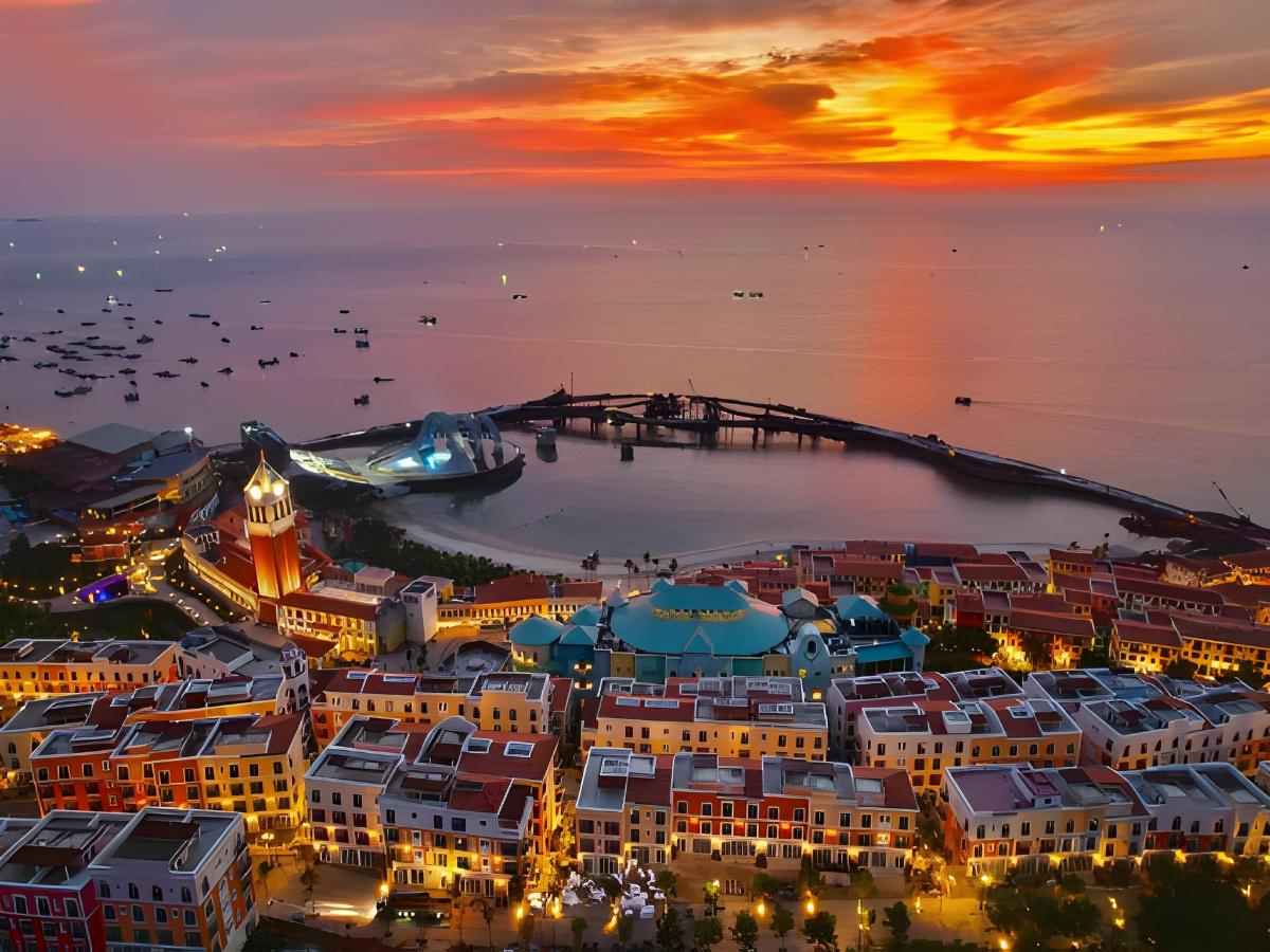 Cầu Hôn Phú Quốc trong ánh hoàng hôn