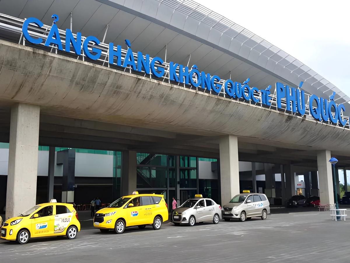 Di chuyển từ sân bay Phú Quốc về khách sạn bằng taxi