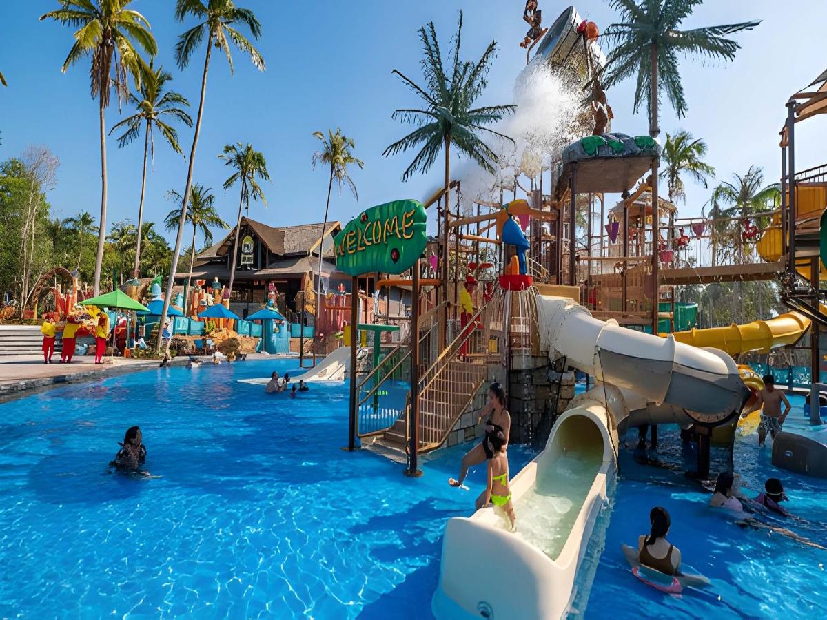 Công viên nước Aquatopia Phú Quốc