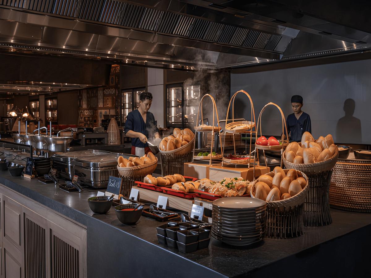Nhà hàng resort Phú Quốc với buffet quốc tế và không gian mở