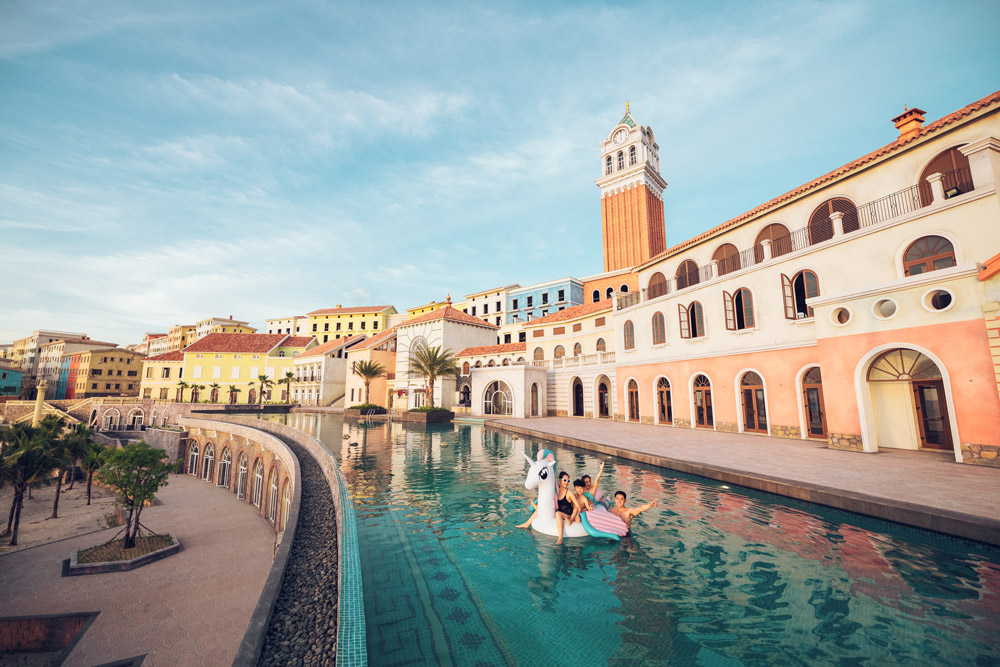 La Festa Phu Quoc - Curio Collection by Hilton với kiến trúc châu Âu lãng mạn (Nguồn: Sưu tầm)