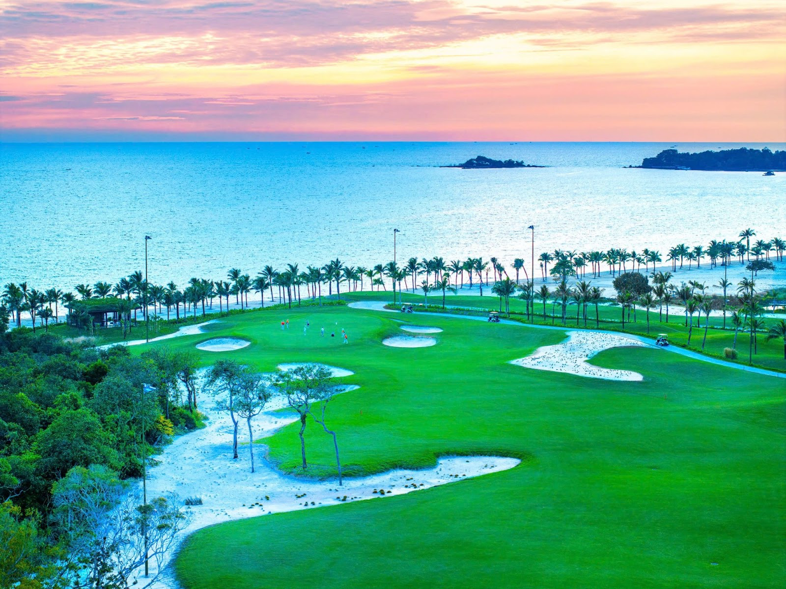 Vung Bau Beach – blending pristine beauty with world-class golfing in Phu Quoc (Photo: Collected)
