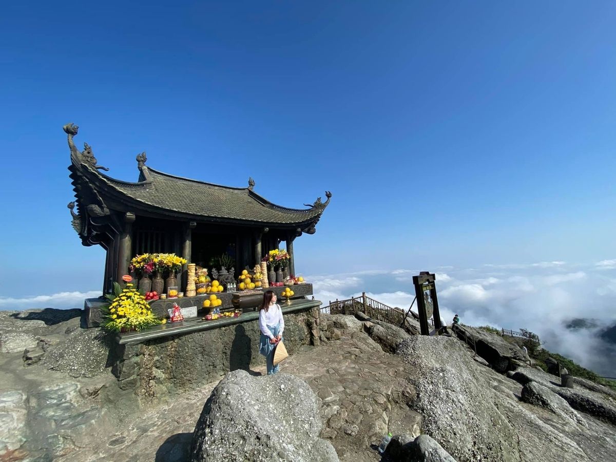 Chùa Đồng kỳ quan Phật giáo nằm trên định núi vừa uy nghi vừa độc đáo.