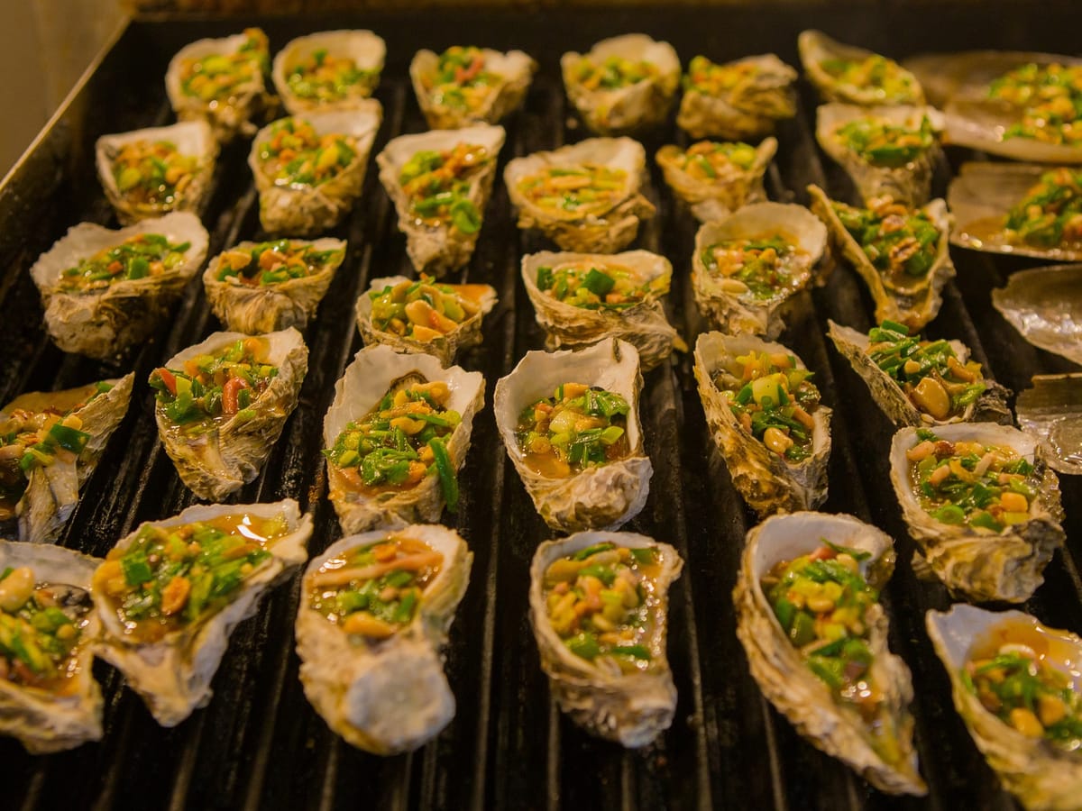 Thưởng thức những món ăn đặc trưng thơm phức tại Bãi Cháy