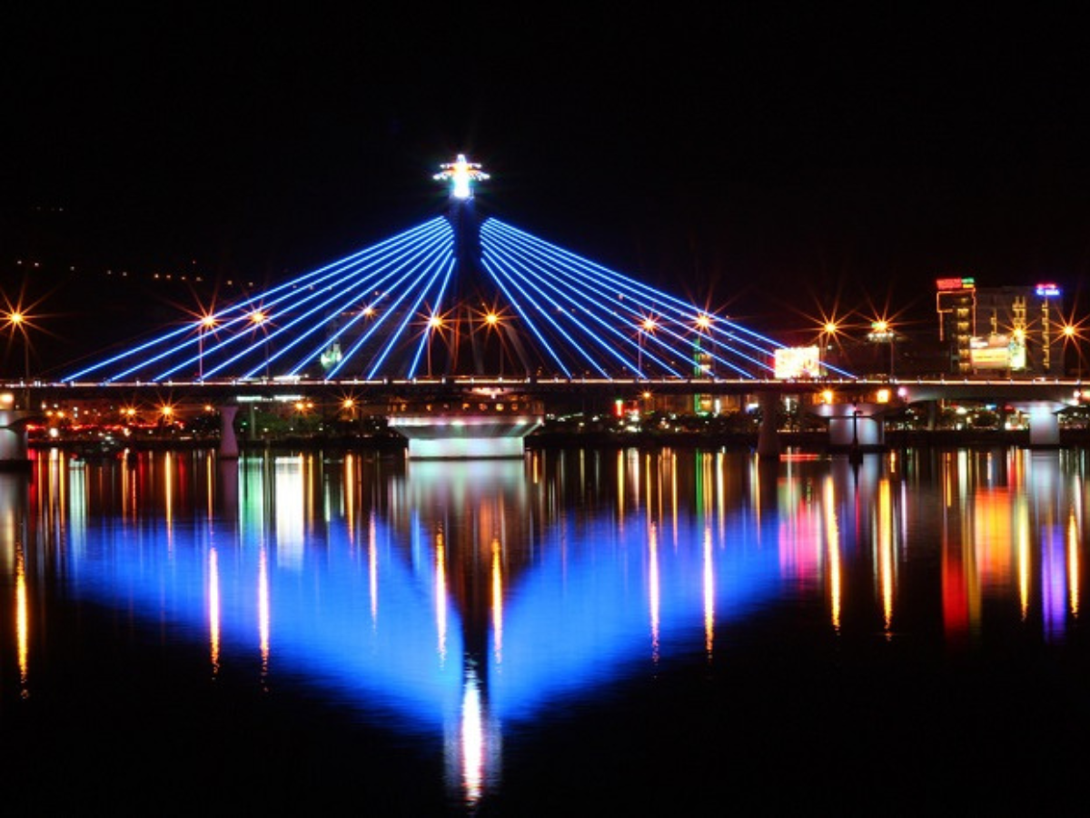 Biểu tượng của thành phố Hạ Long cầu Bãi Cháy