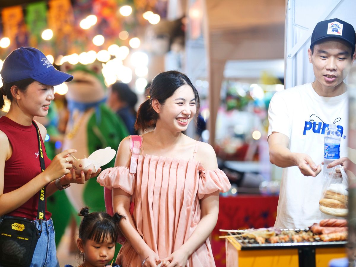 Giữ gìn tài sản cá nhân khi đi chợ đêm Hạ Long