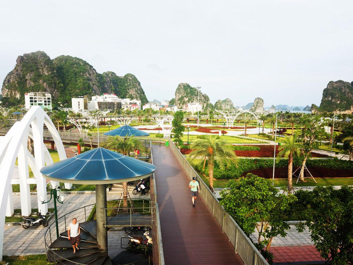 Công viên hoa Hạ Long là biểu tượng du lịch xanh của thành phố