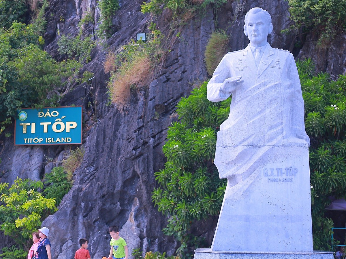 Đảo Ti Tốp mang tên nhà du hành vũ trụ Liên Xô Gherman Titov.