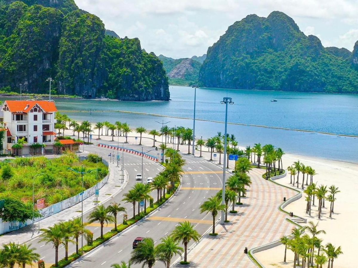 Bảo vệ môi trường khi đến Bãi tắm Hòn Gai.